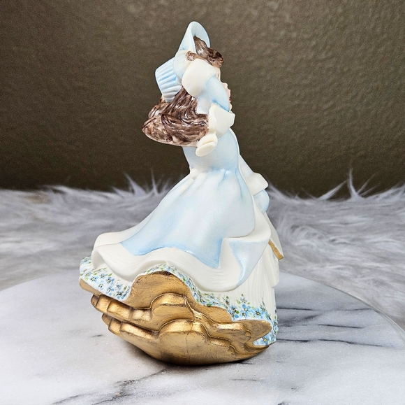 Vintage Atlantic Mold Ceramic Christmas Caroler Lady Figurine 7.5 in 1970s - Picture 4 of 9
